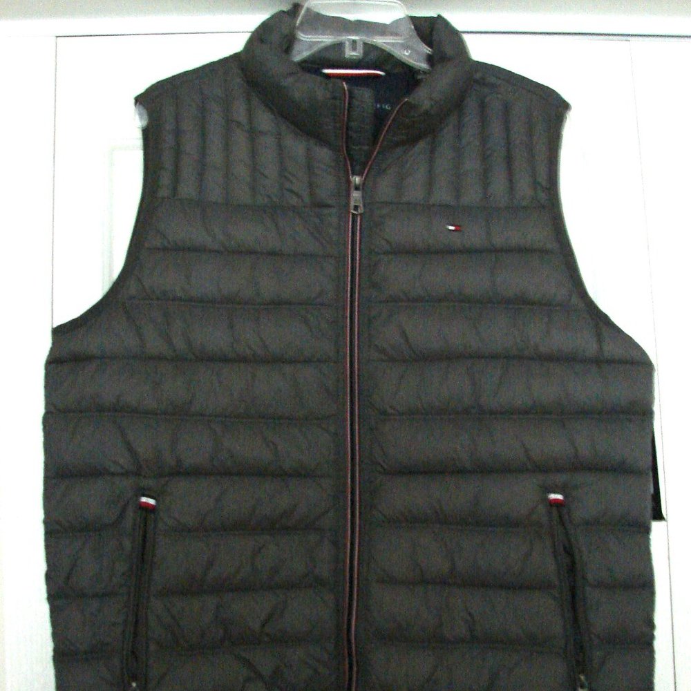 men's Hilfiger puffer vest gray L nwts